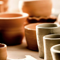 体験学習で伝統的な陶芸作品を身近に感じる